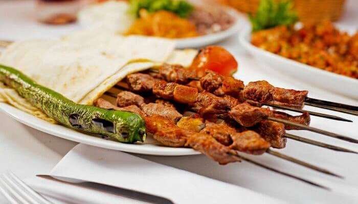 Şiş Kebap: ترکی Seekh Kebab